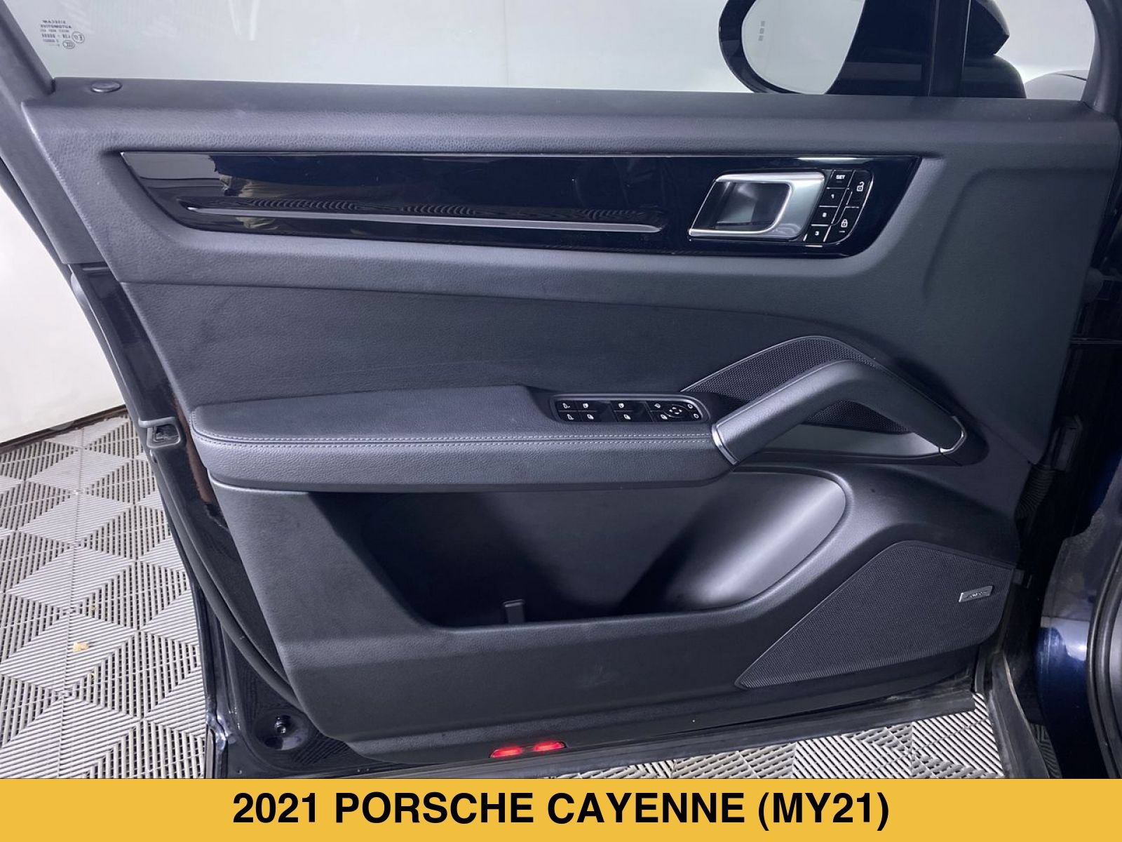 Used 2021 Porsche Cayenne AWD/4WD image 13