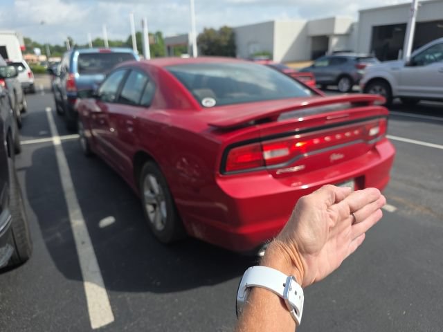 Used 2013 Dodge Charger SE w/ Connectivity Group RWD image 5