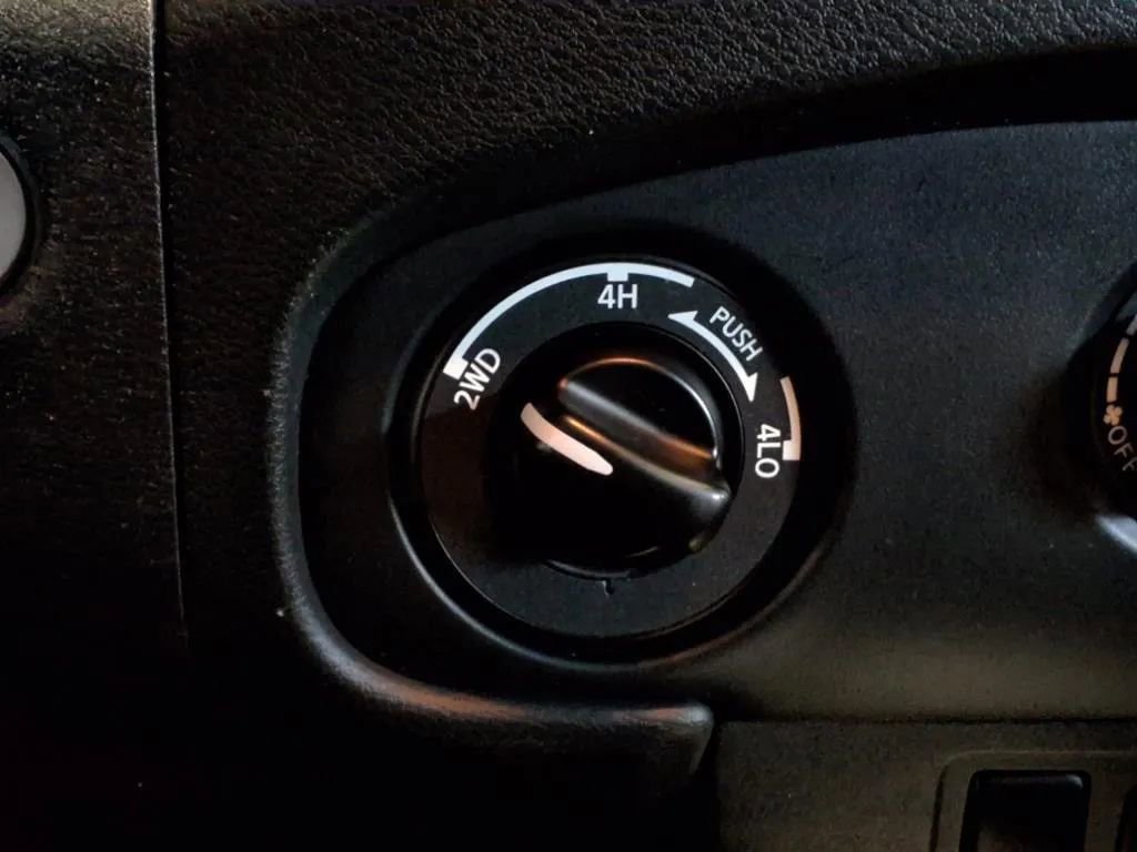 Used 2022 Nissan Frontier SV w/ Technology Package image 25