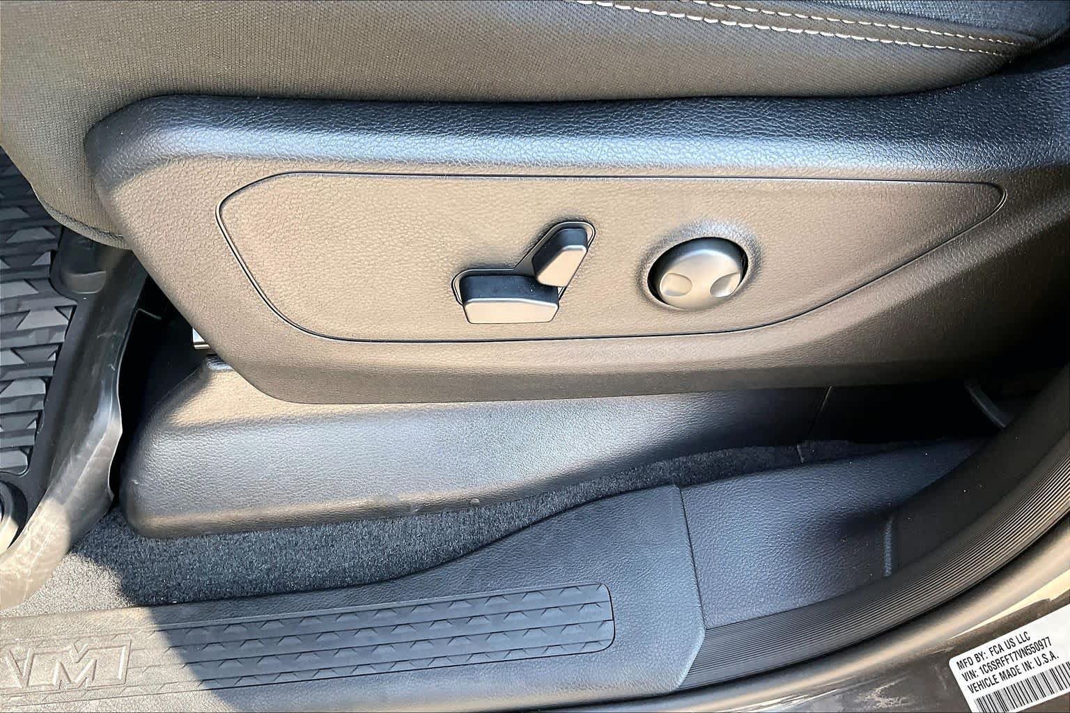 New 2027 RAM 1500 Big Horn w/ Night Edition AWD/4WD image 17
