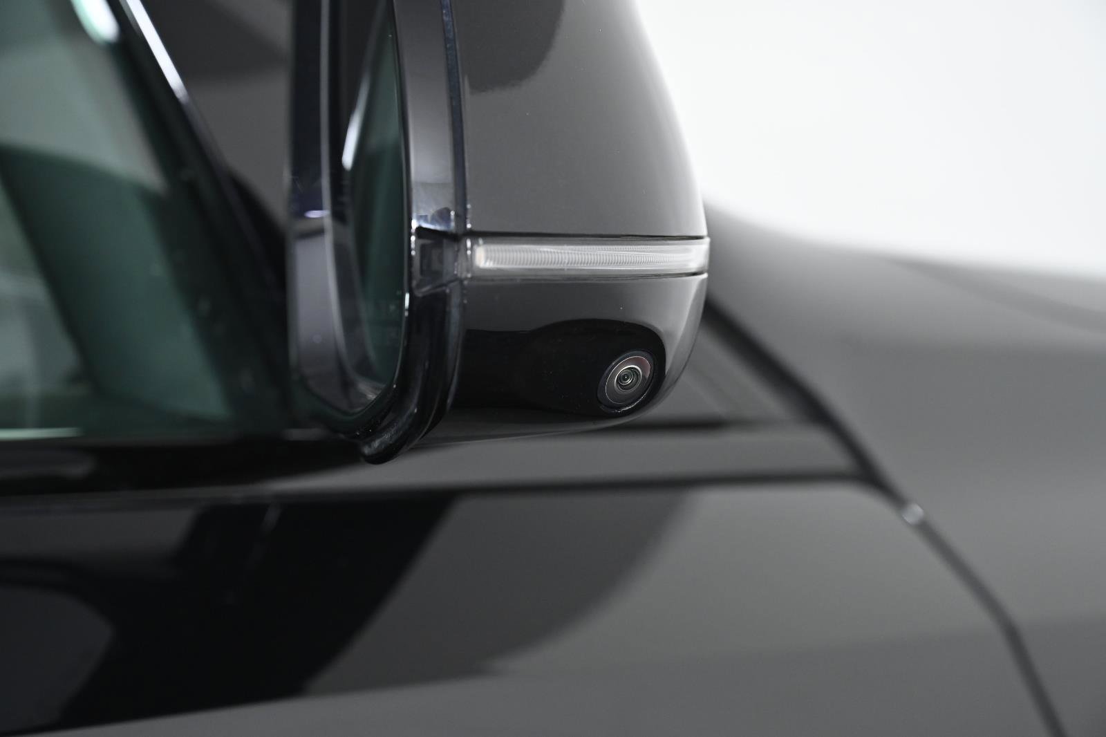 Used 2023 BMW X6 M50i w/ Executive Package image 11