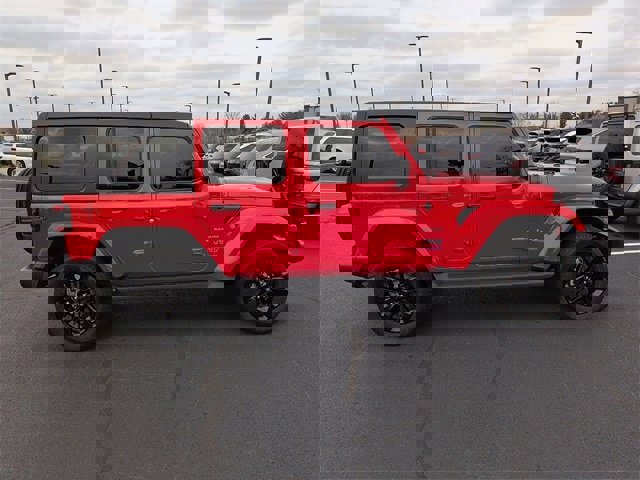 Used 2022 Jeep Wrangler Unlimited Sahara image 7