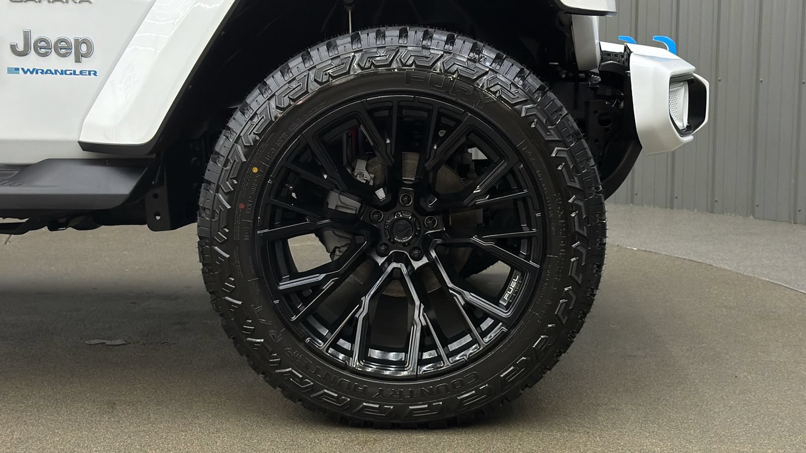 Used 2023 Jeep Wrangler Unlimited Sahara w/ Cold Weather Group AWD/4WD image 9