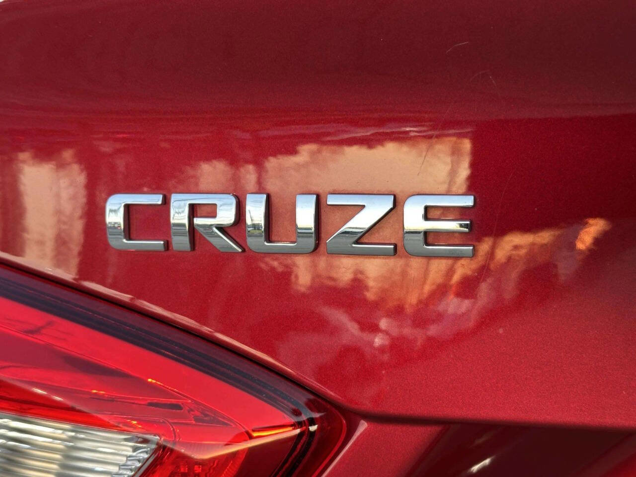 Used 2019 Chevrolet Cruze LT image 34