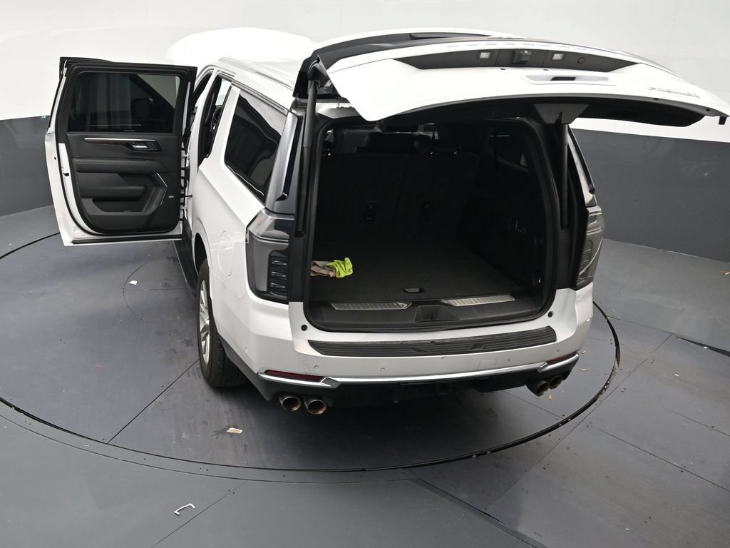 Used 2025 Chevrolet Suburban Premier RWD image 31