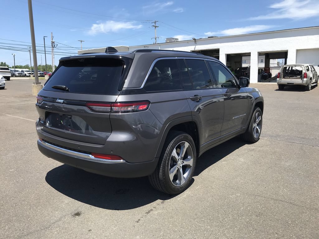 Used 2022 Jeep Grand Cherokee Limited 4xe w/ Luxury Tech Group II AWD/4WD image 5