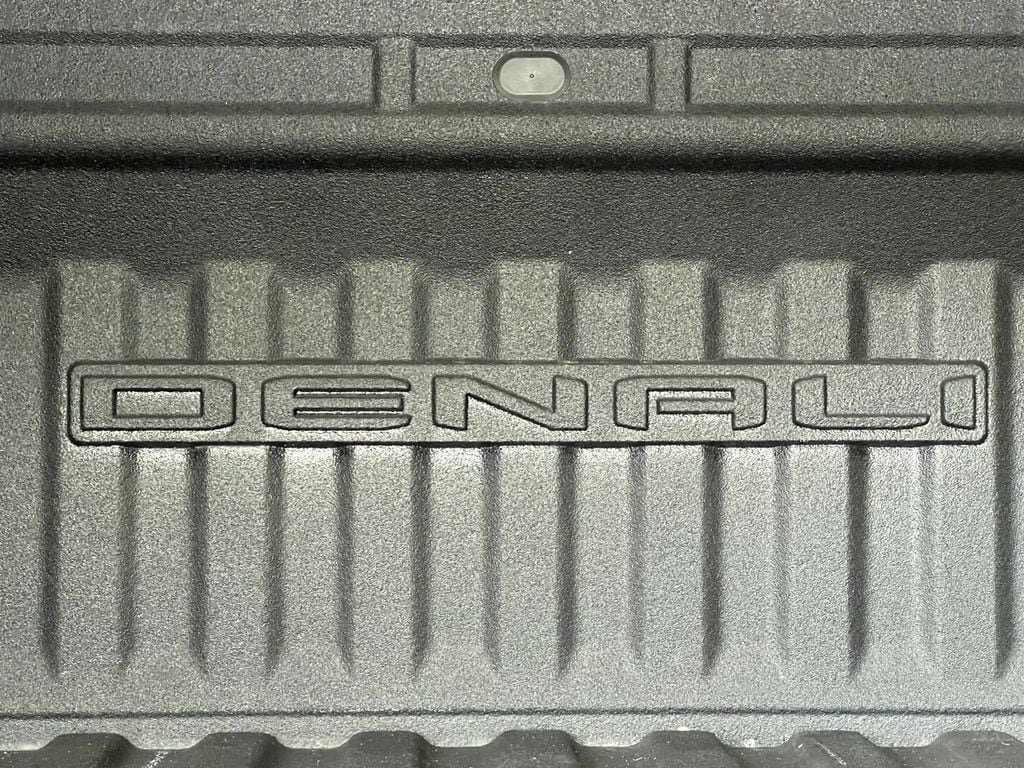 Used 2020 GMC Sierra 1500 Denali w/ Technology Package AWD/4WD image 14