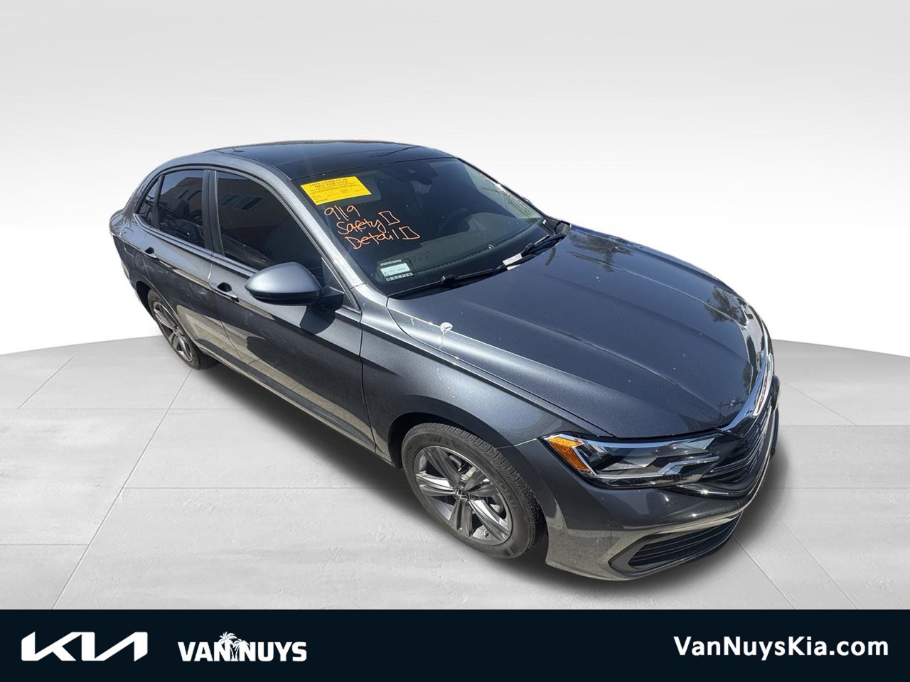 Used 2023 Volkswagen Jetta SE FWD image 1