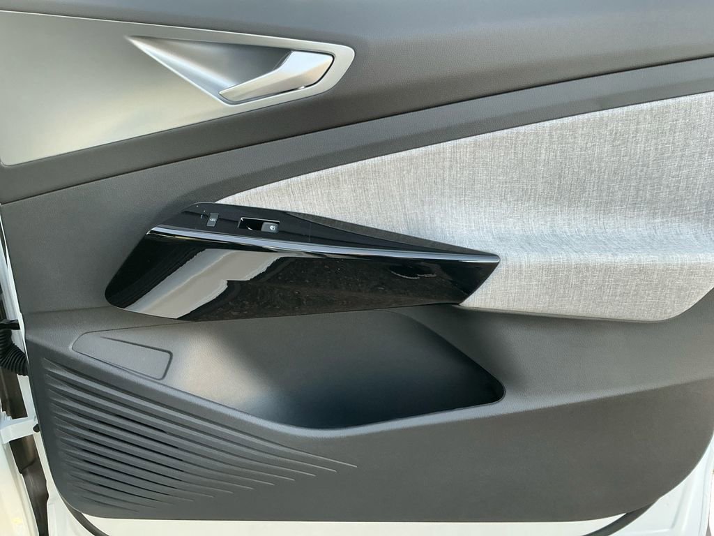 New 2026 Volkswagen ID.4 Pro image 16
