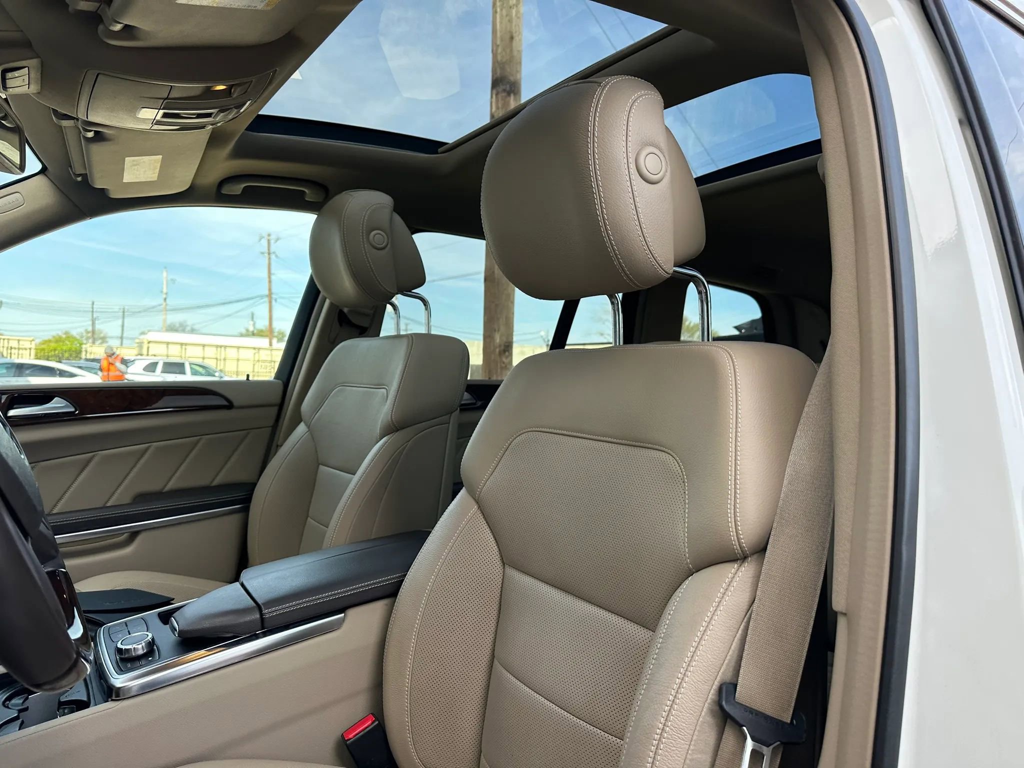 Used 2015 Mercedes-Benz GL 550 4MATIC image 16