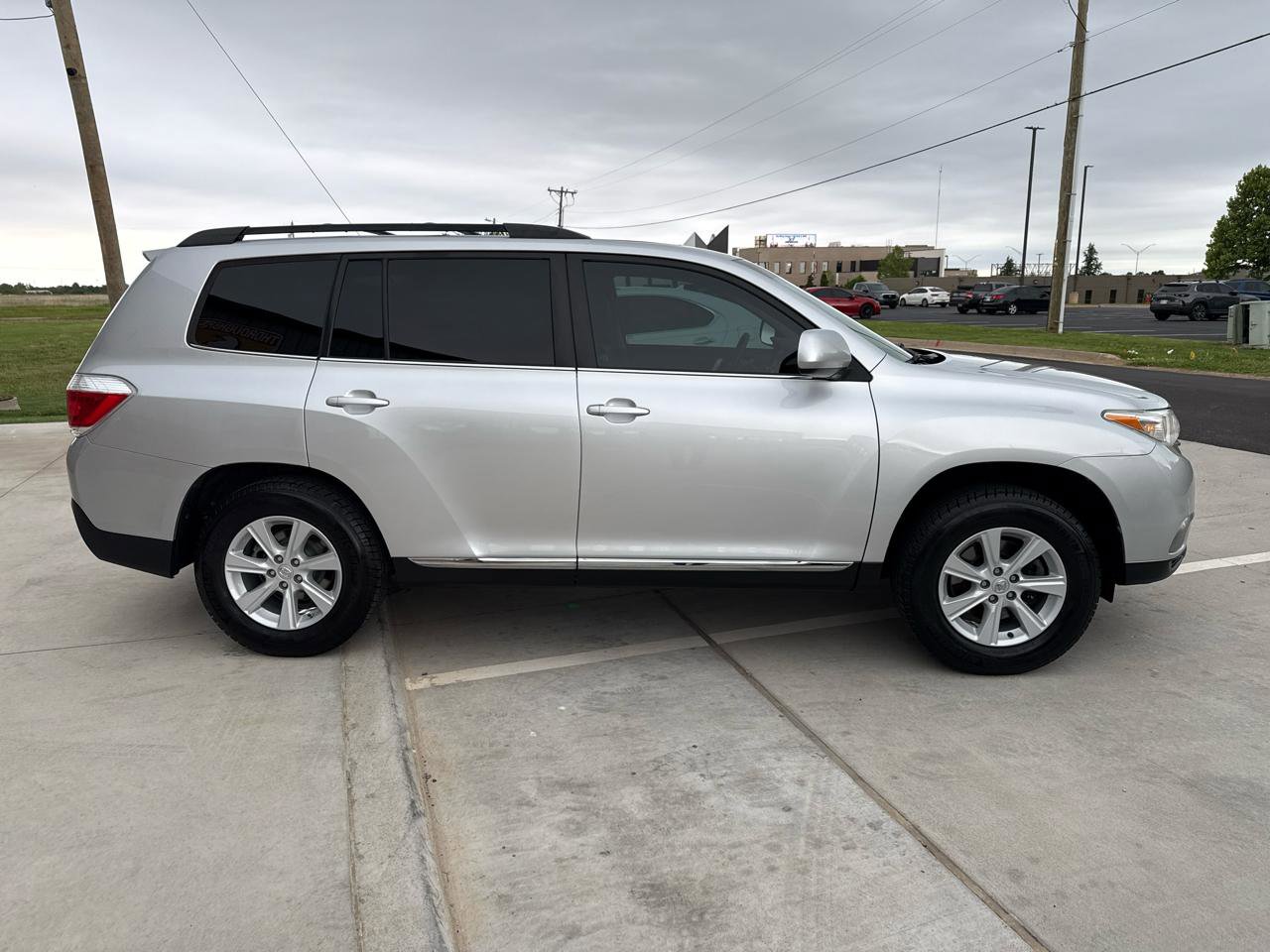 Used 2012 Toyota Highlander SE w/ Tow Pkg AWD/4WD image 8