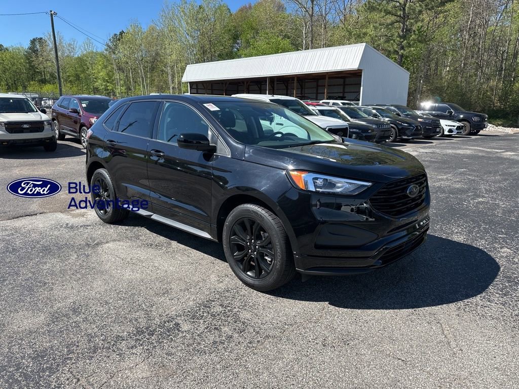 Used 2024 Ford Edge SE w/ Black Appearance Package