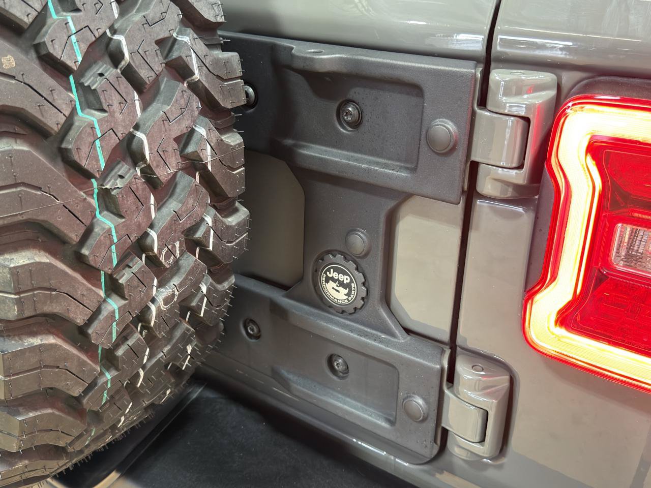 Used 2022 Jeep Wrangler Unlimited Rubicon w/ Trailer Tow Package AWD/4WD image 12