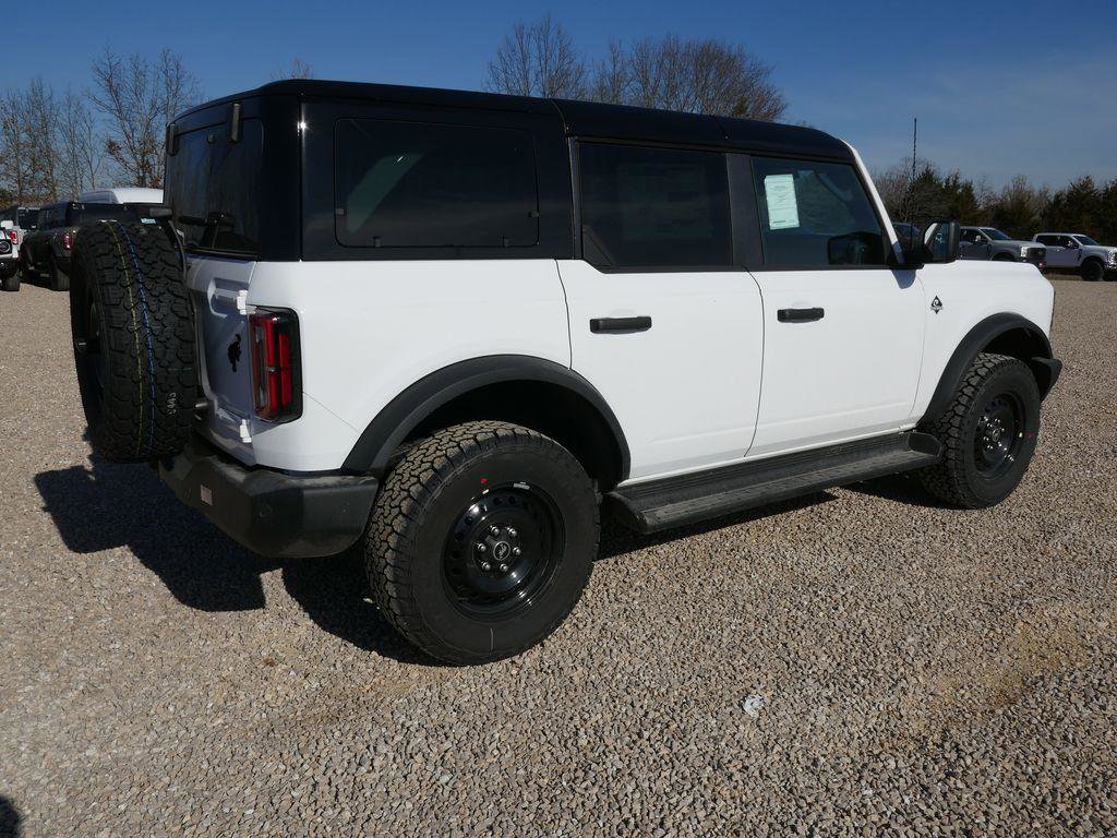 New 2026 Ford Bronco Outer Banks w/ Black Appearance Package image 4