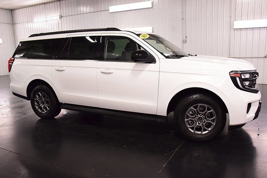 Used 2025 Ford Expedition Max Active AWD/4WD image 8