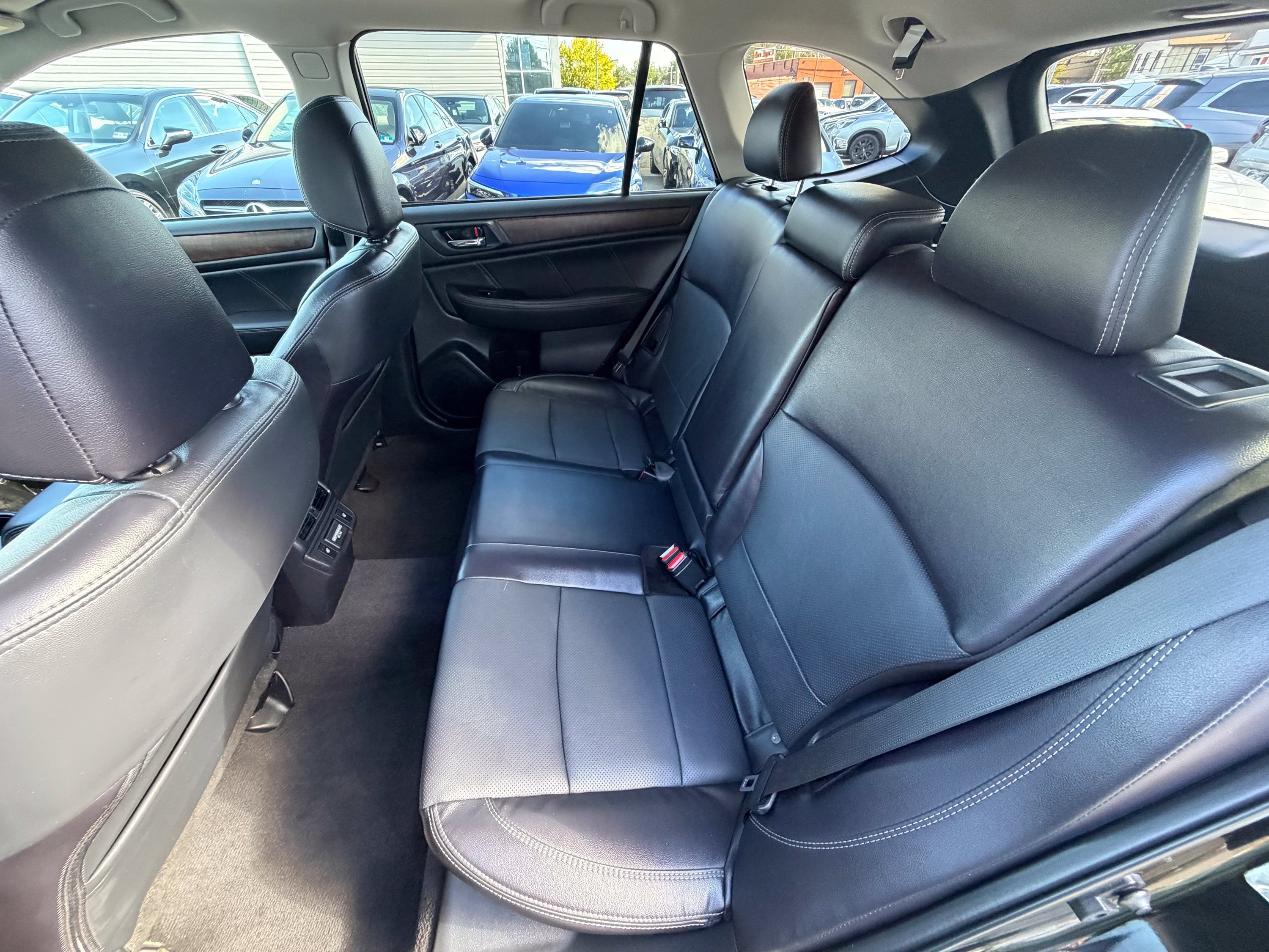 Used 2018 Subaru Outback 2.5i Limited AWD/4WD image 19