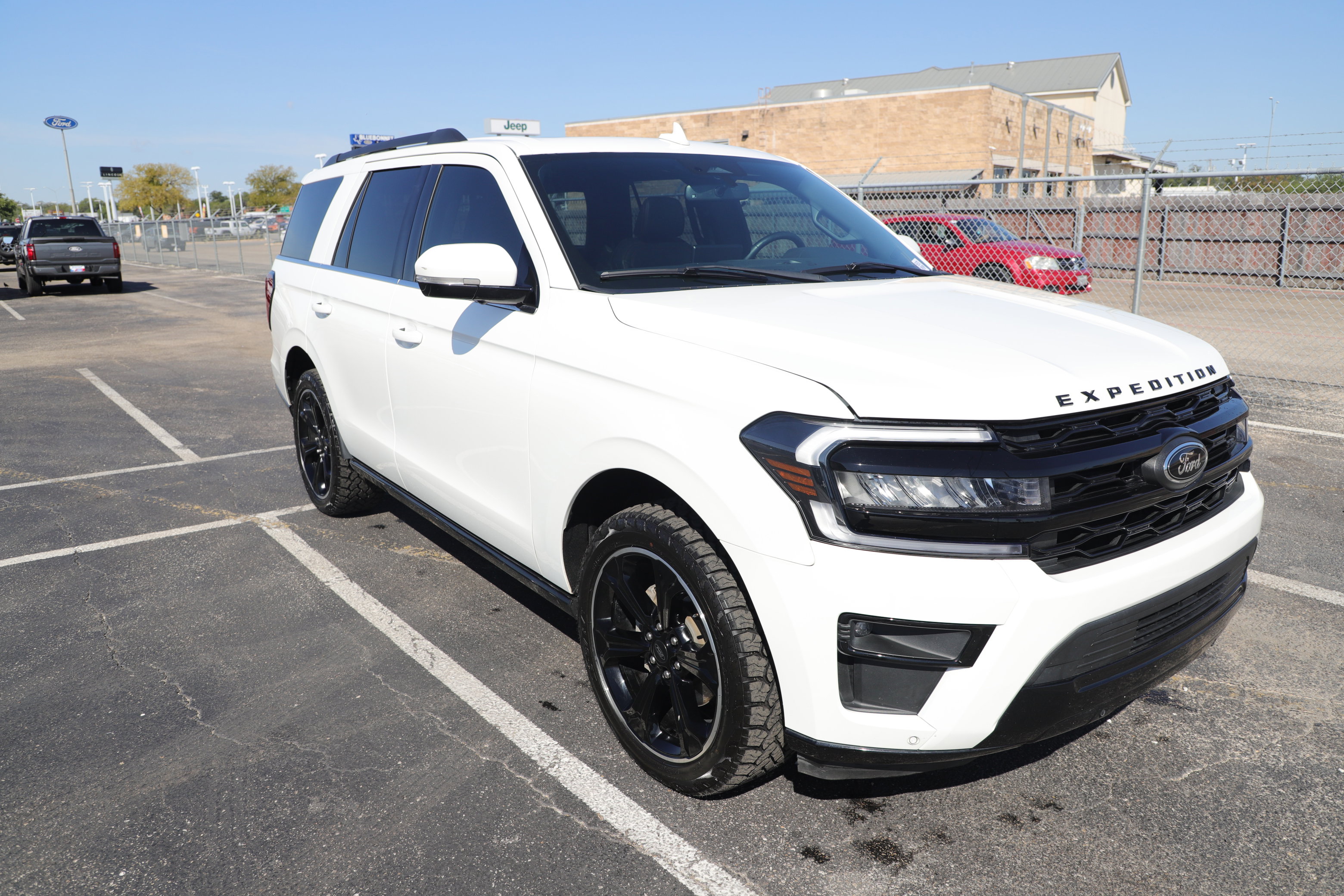 Used 2022 Ford Expedition Limited image 5