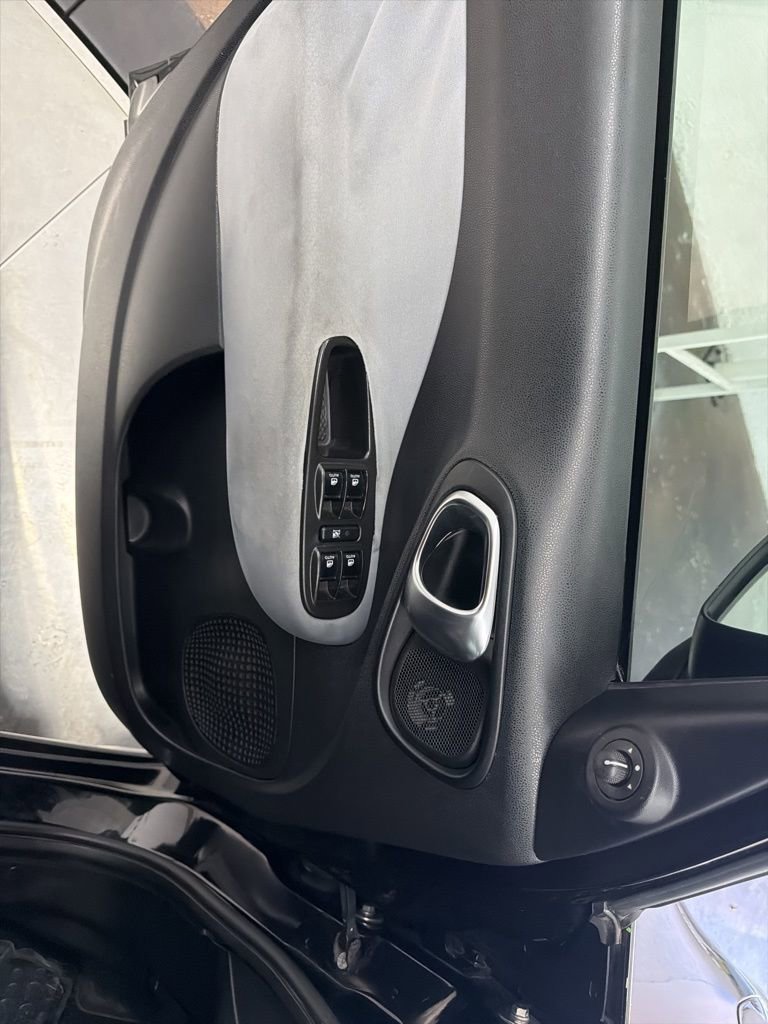 Used 2014 FIAT 500L Easy image 18