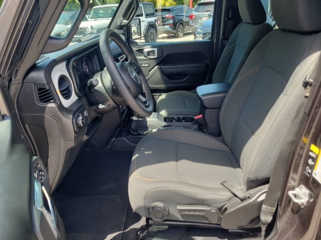 Used 2025 Jeep Wrangler Unlimited Sport AWD/4WD image 18