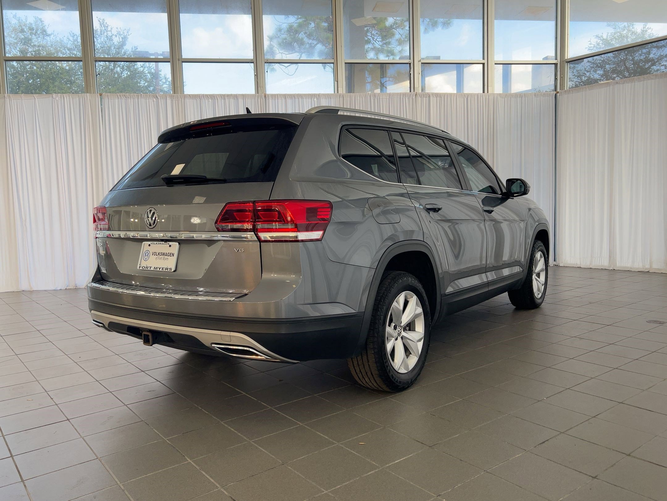 Used 2019 Volkswagen Atlas SE w/ Towing Package image 9