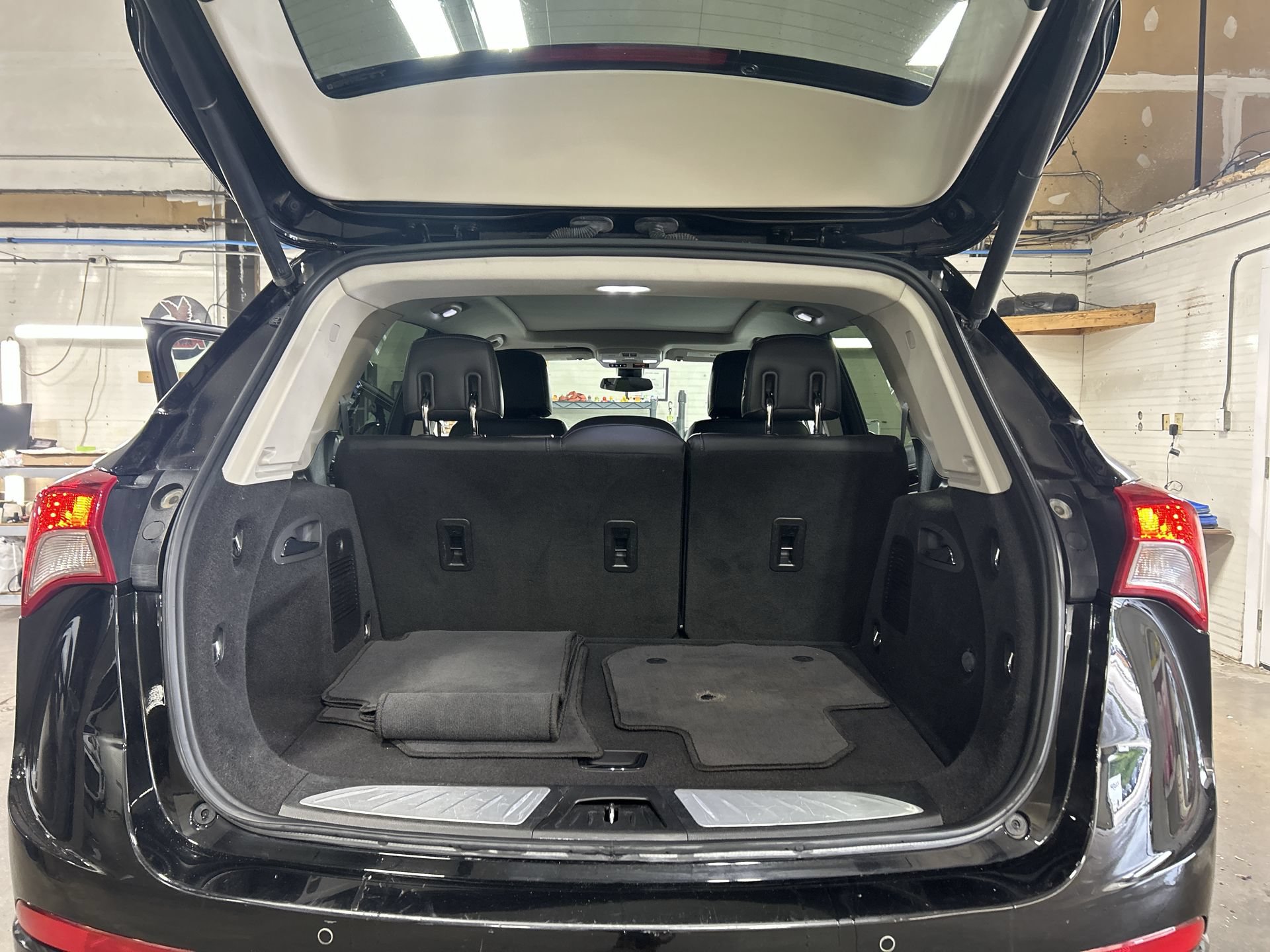 Used 2019 Buick Envision Premium w/ LPO, Active Package AWD/4WD image 28