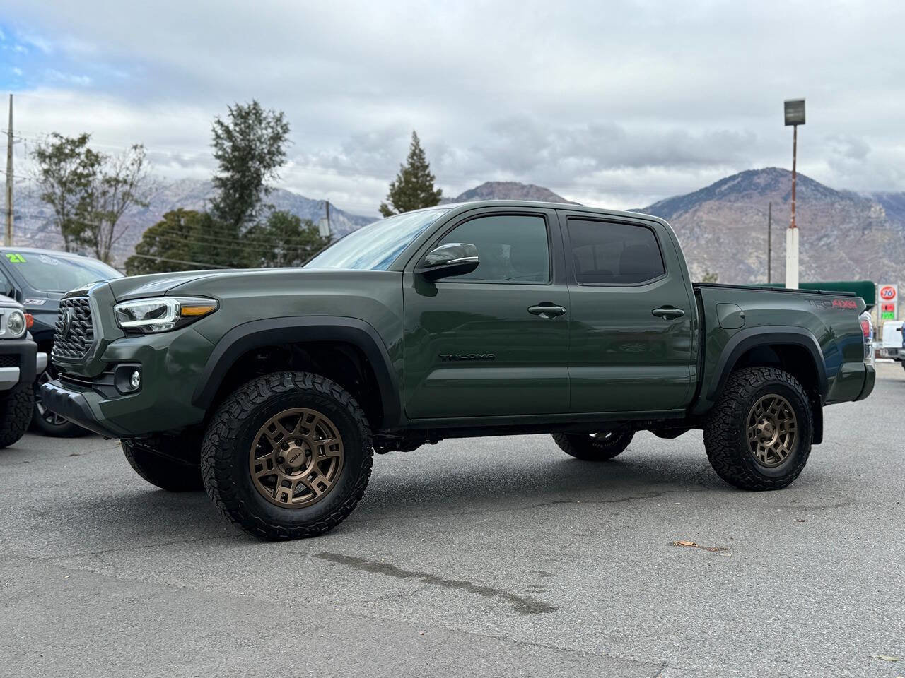 Used 2022 Toyota Tacoma TRD Off-Road image 1