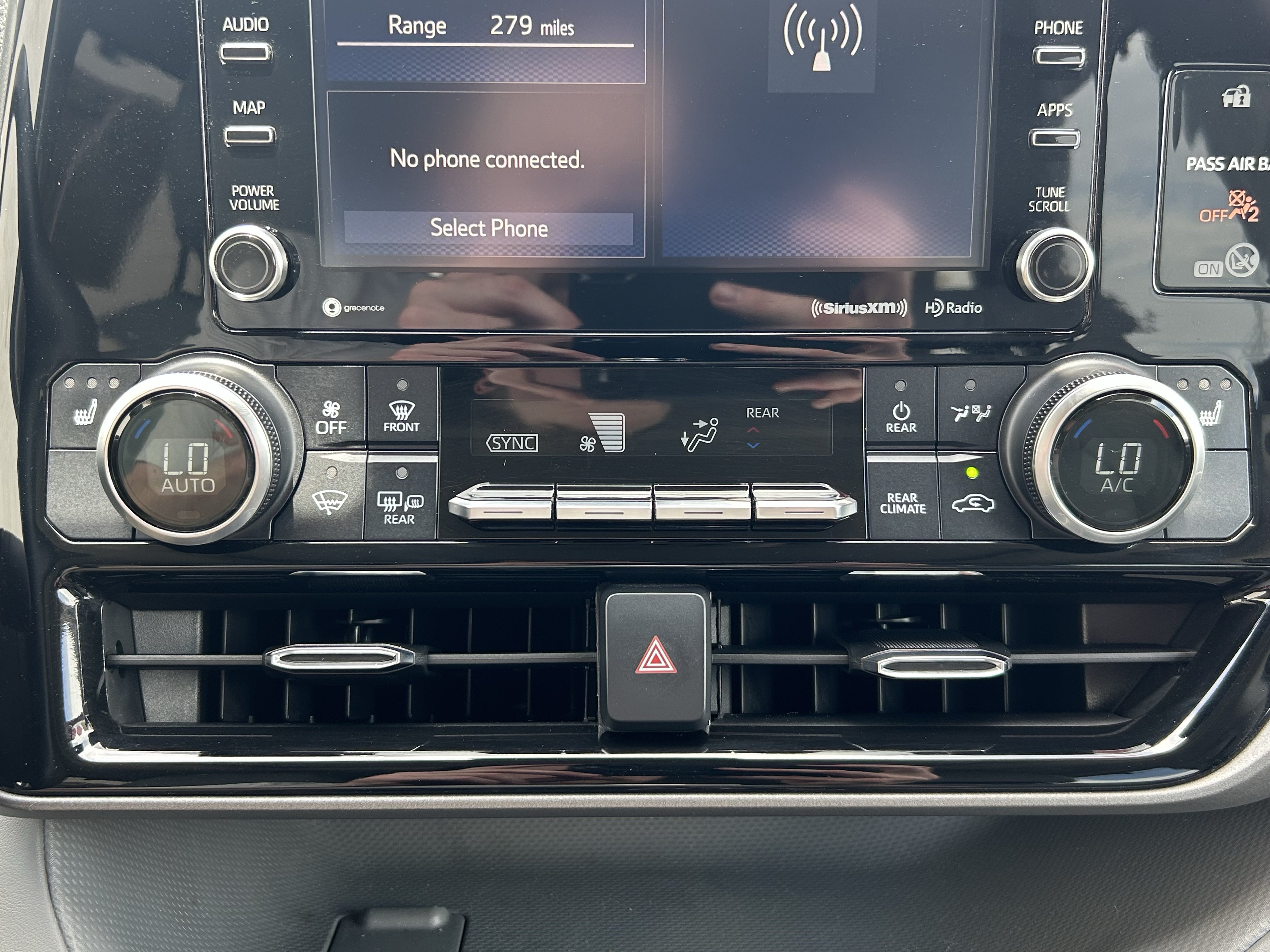 Certified 2020 Toyota Highlander XLE AWD/4WD image 32