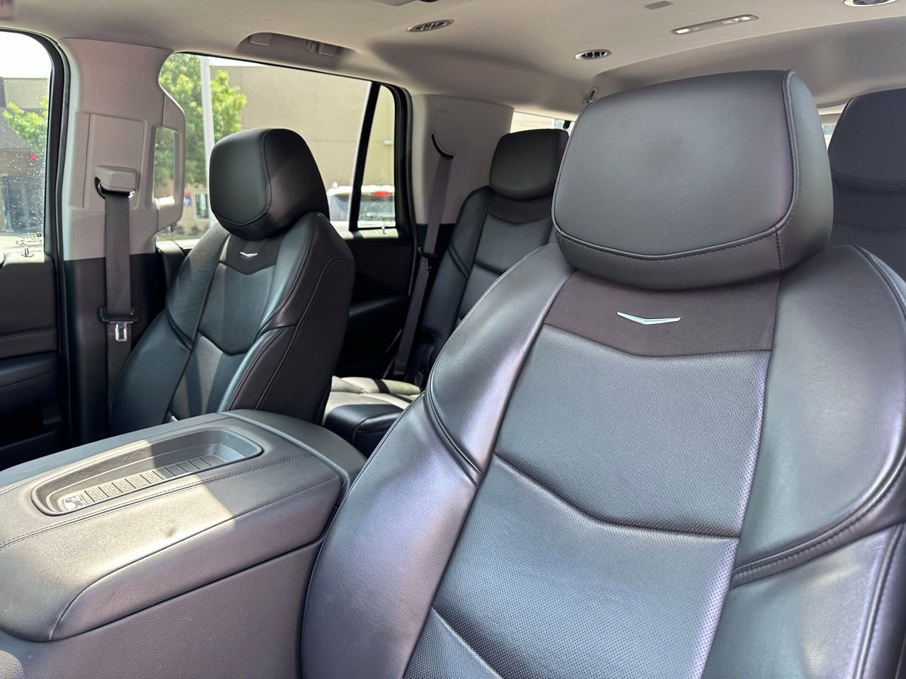 Used 2020 Cadillac Escalade Luxury w/ Escalade Sport Edition image 22