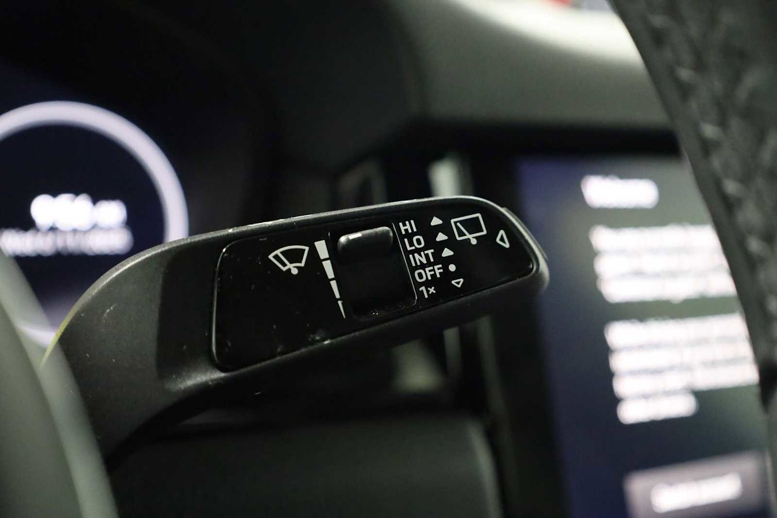 Used 2022 Porsche Cayenne image 30