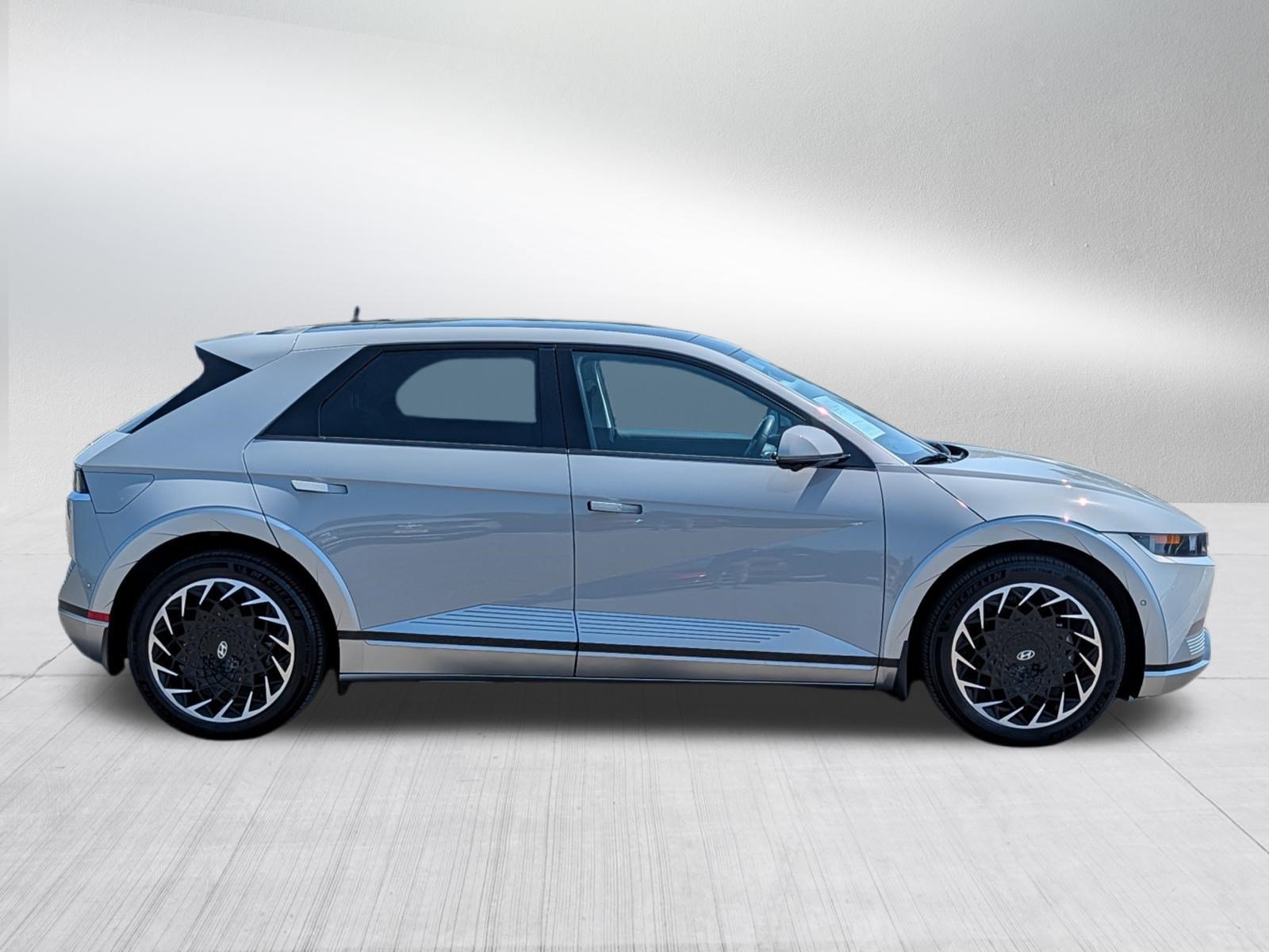 Certified 2023 Hyundai Ioniq 5 Limited AWD/4WD image 8