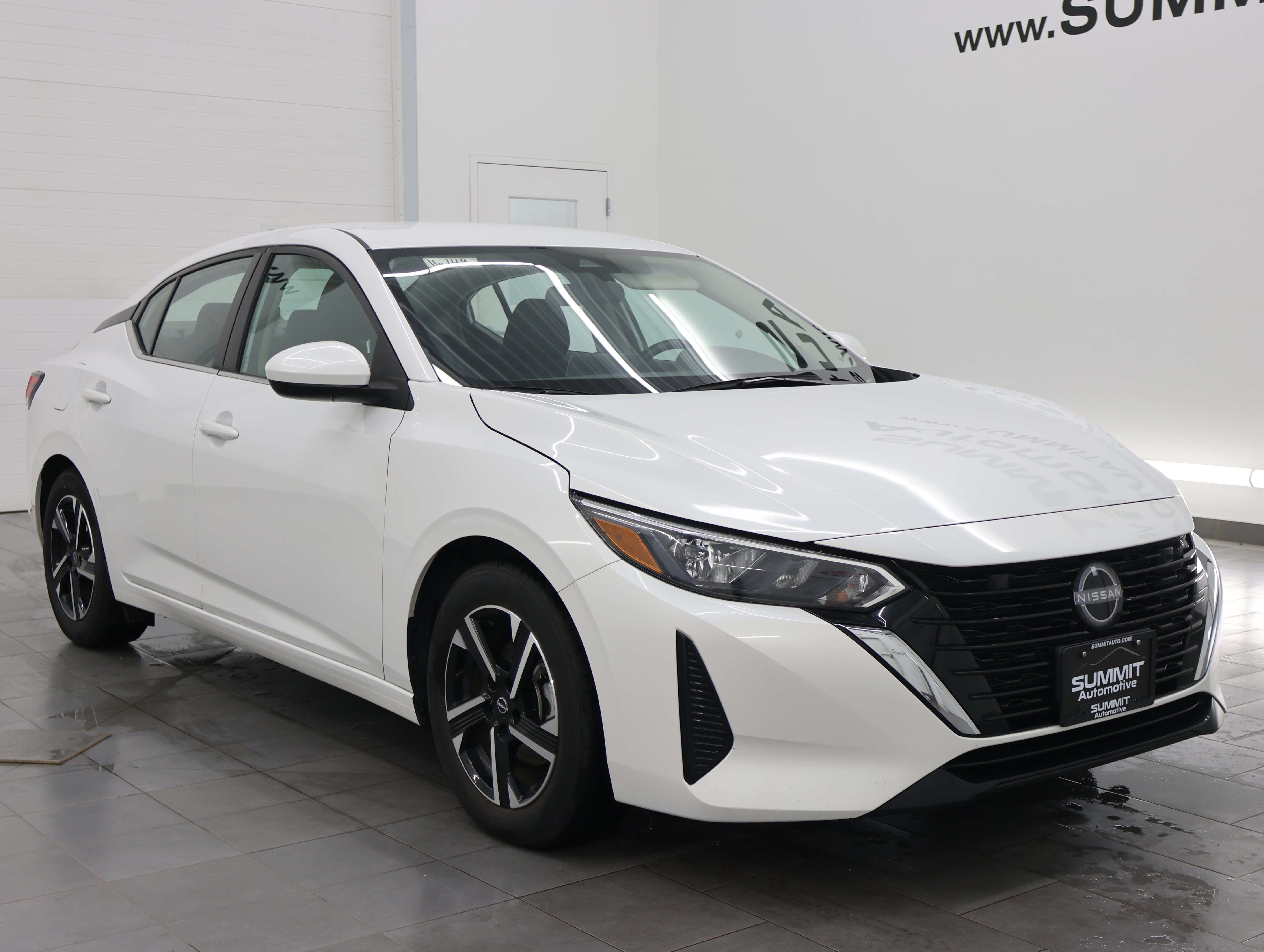 Used 2024 Nissan Sentra SV FWD image 2
