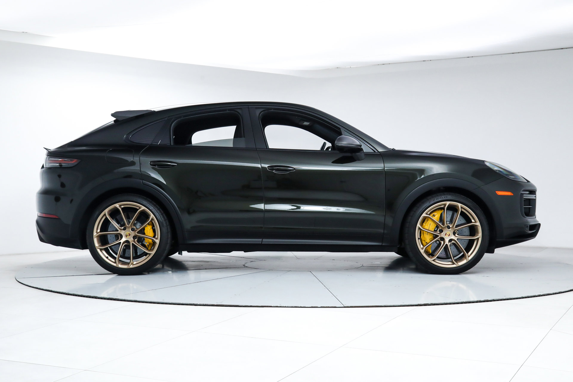 Used 2022 Porsche Cayenne Turbo GT image 6