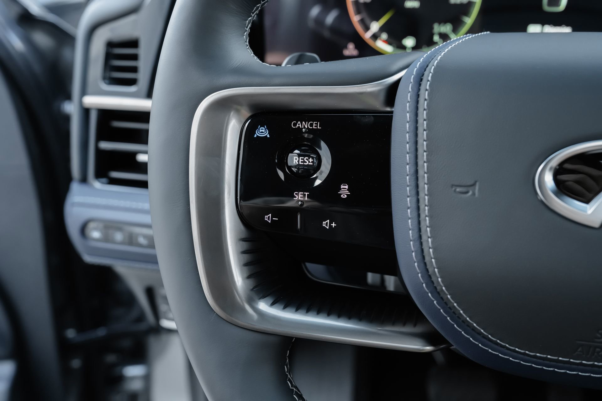 New 2026 INFINITI QX80 4WD w/ Sport Exterior Package image 17