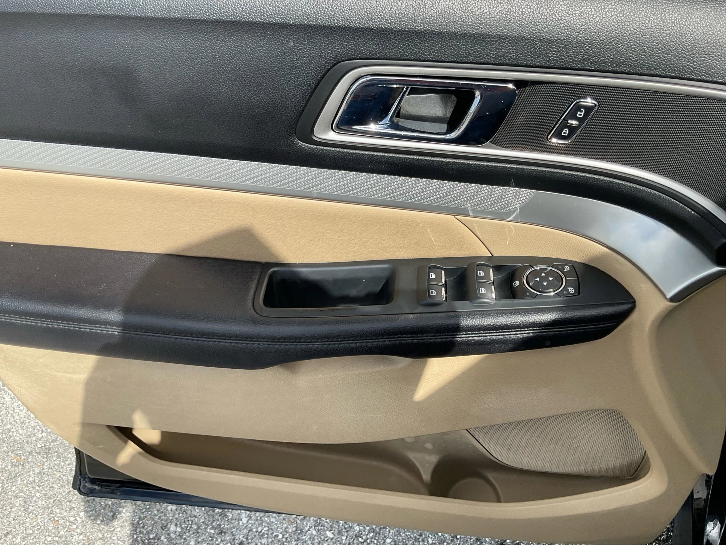 Used 2016 Ford Explorer 4WD w/ Class II Trailer Tow Package image 19