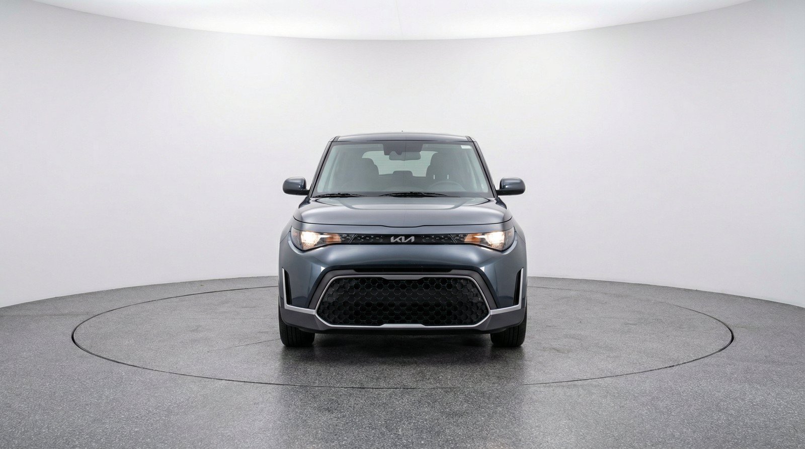 Used 2025 Kia Soul LX w/ LX Technology Package FWD image 2
