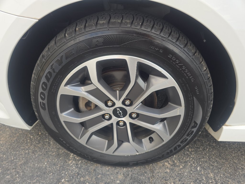 Used 2018 Chevrolet Sonic LT FWD image 28