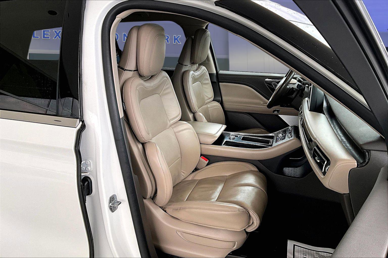 Used 2021 Lincoln Aviator Reserve w/ Equipment Group 201A image 31