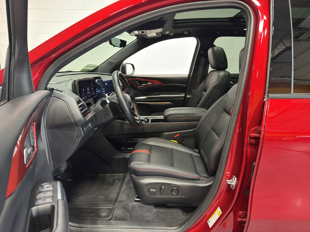 Used 2024 Chevrolet Traverse RS AWD/4WD image 15