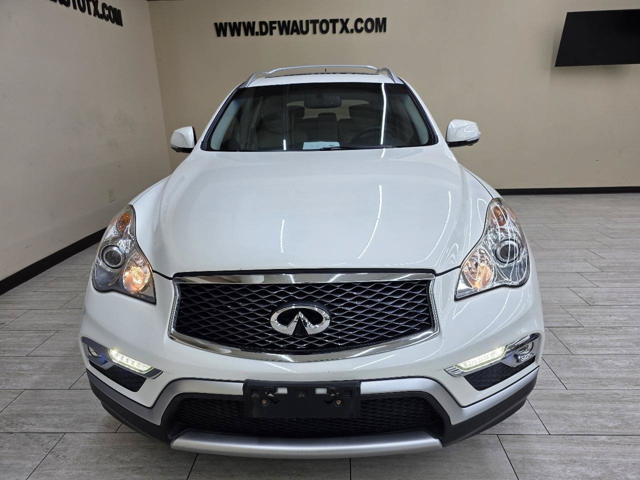Used 2017 INFINITI QX50 2WD w/ Premium Plus Package image 3