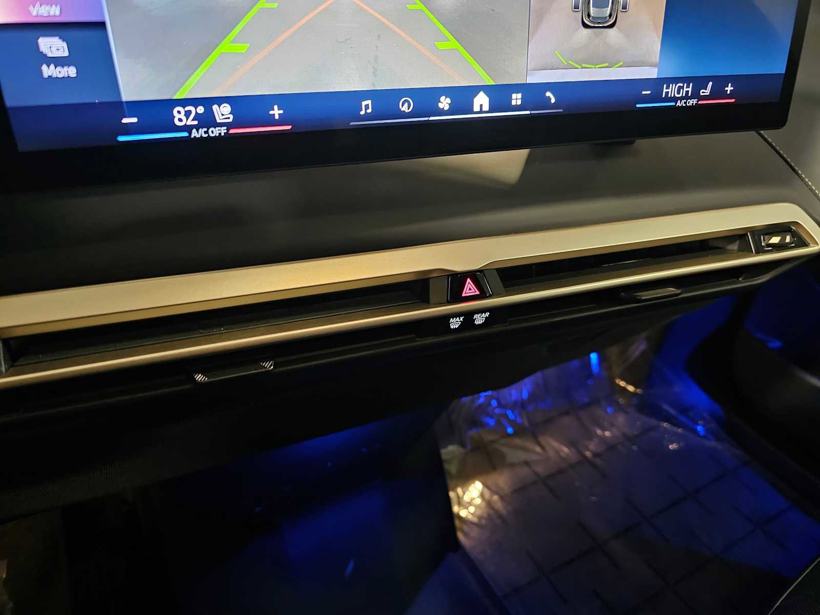 Used 2024 BMW iX xDrive50 w/ Premium Package image 18