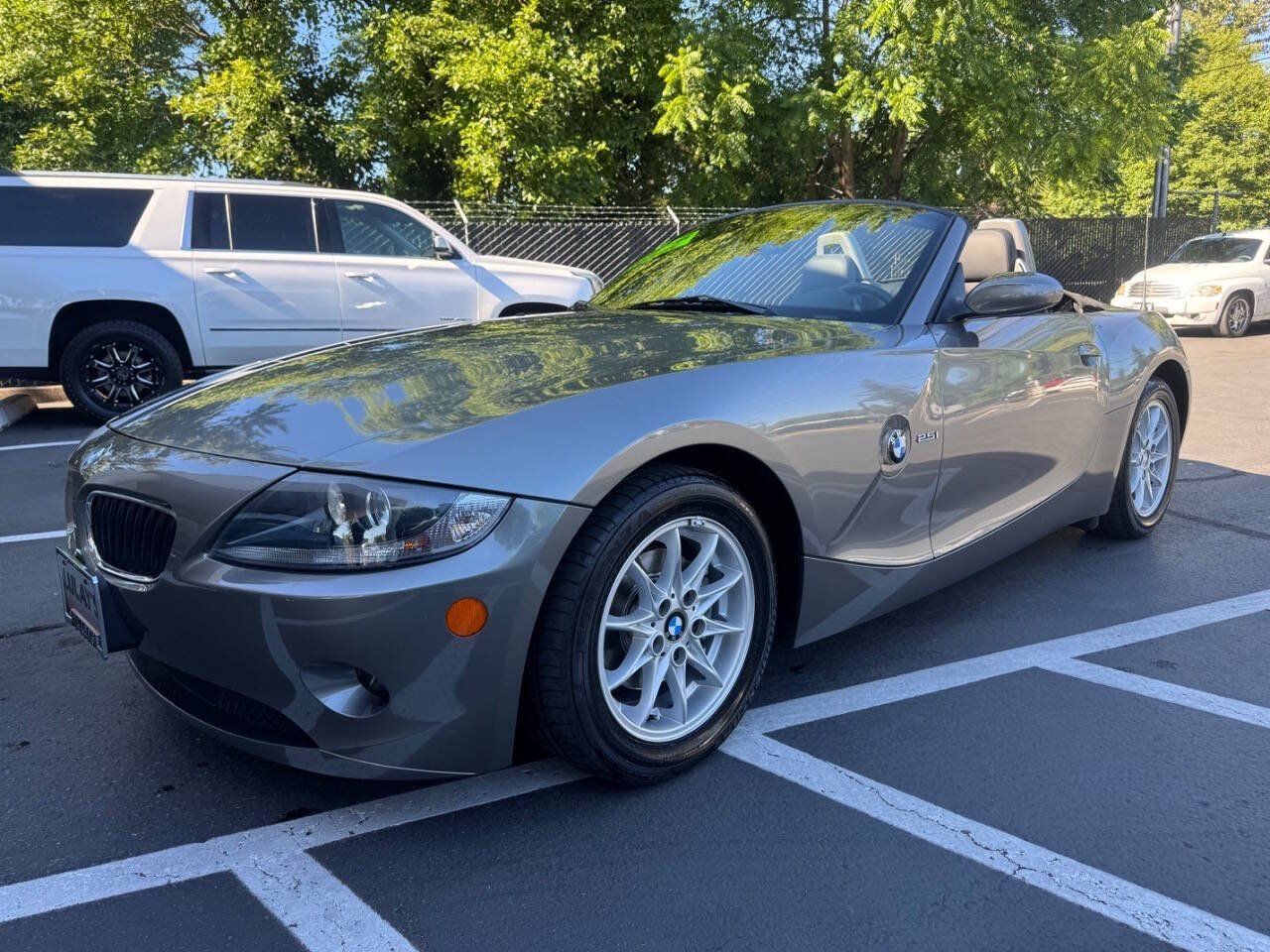 Used 2005 BMW Z4 2.5i RWD image 1