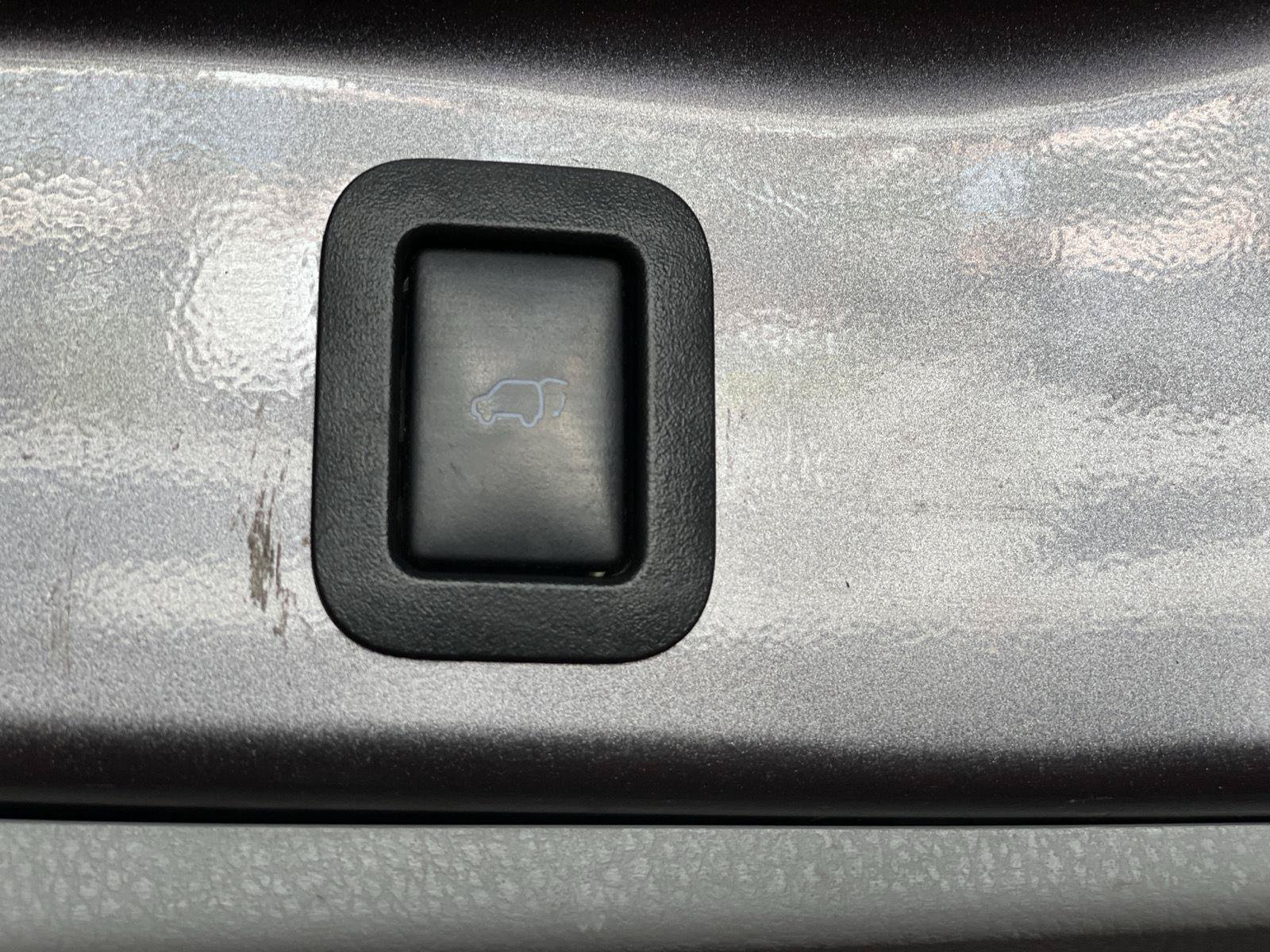Used 2016 Toyota Highlander XLE AWD/4WD image 11