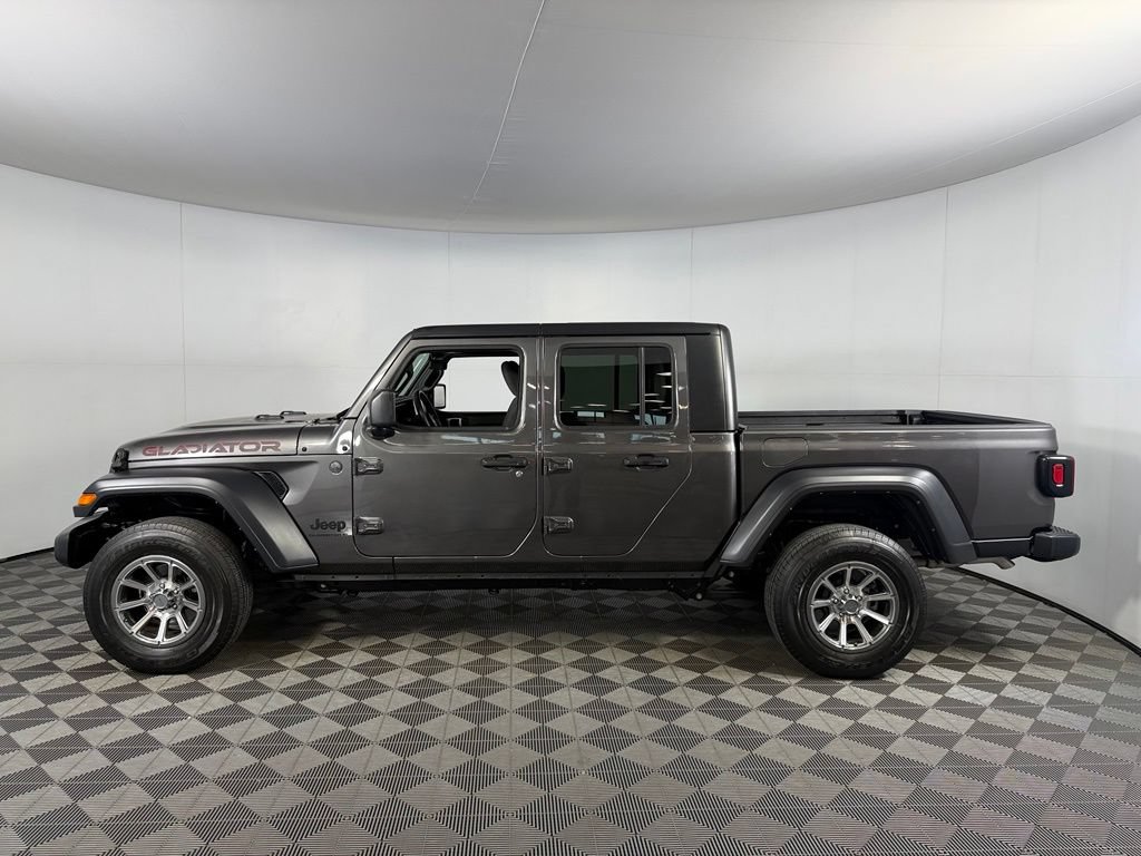 Certified 2024 Jeep Gladiator Sport AWD/4WD image 10