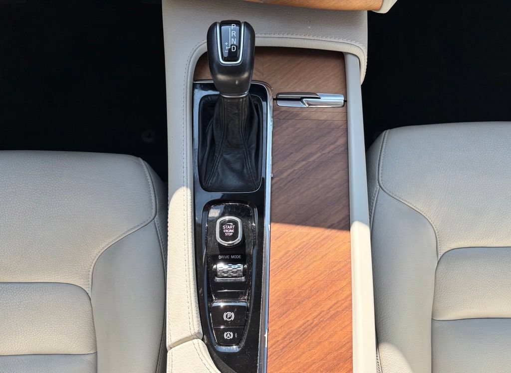 Used 2021 Volvo XC90 T6 Momentum AWD/4WD image 30