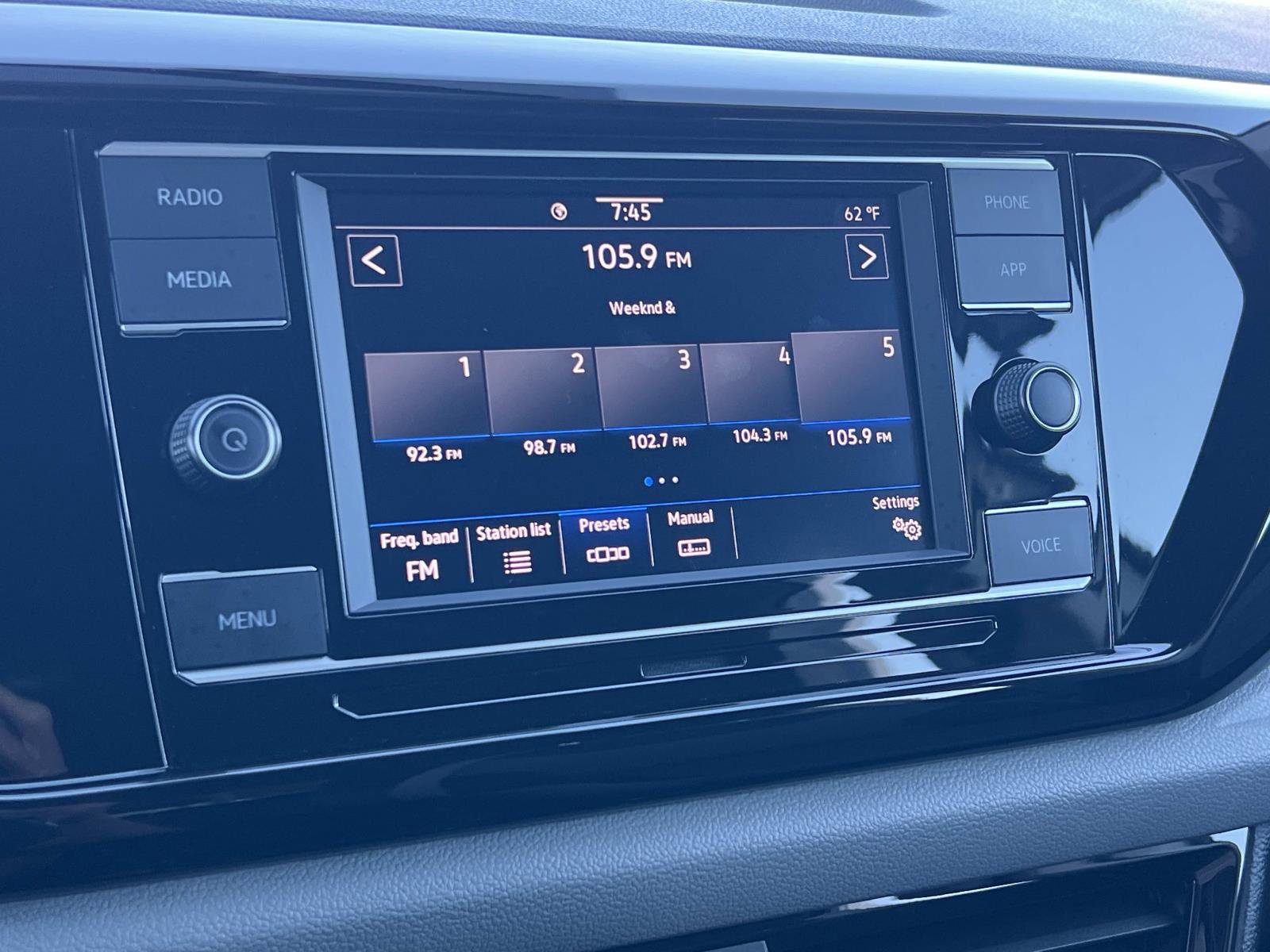 Certified 2022 Volkswagen Taos S image 12