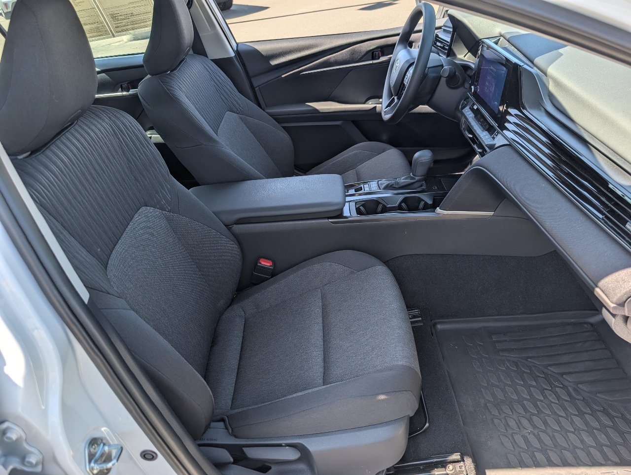 Used 2026 Toyota Camry LE w/ Convenience Package image 8