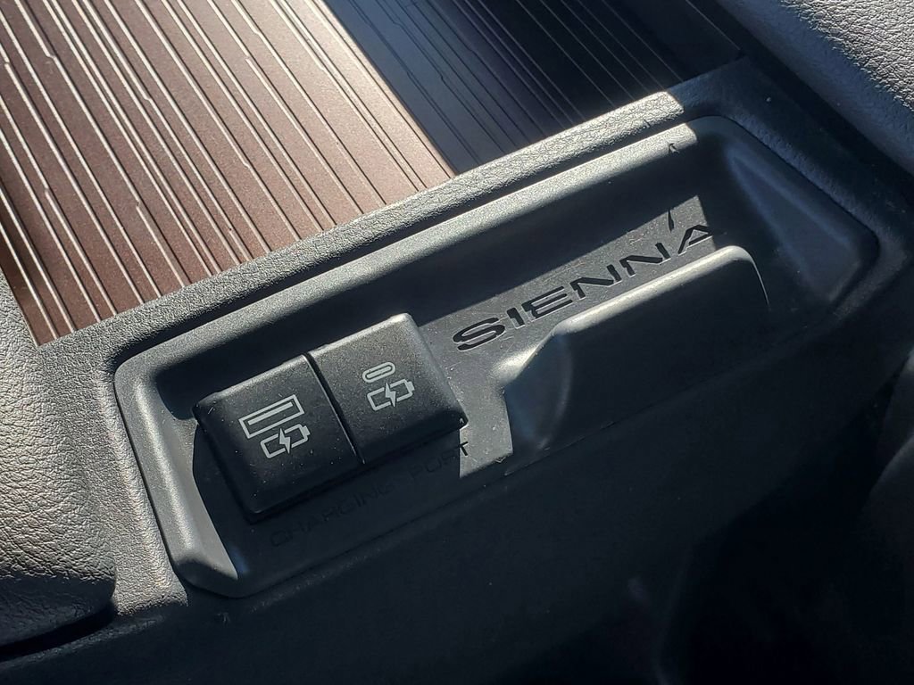 Used 2023 Toyota Sienna LE image 25