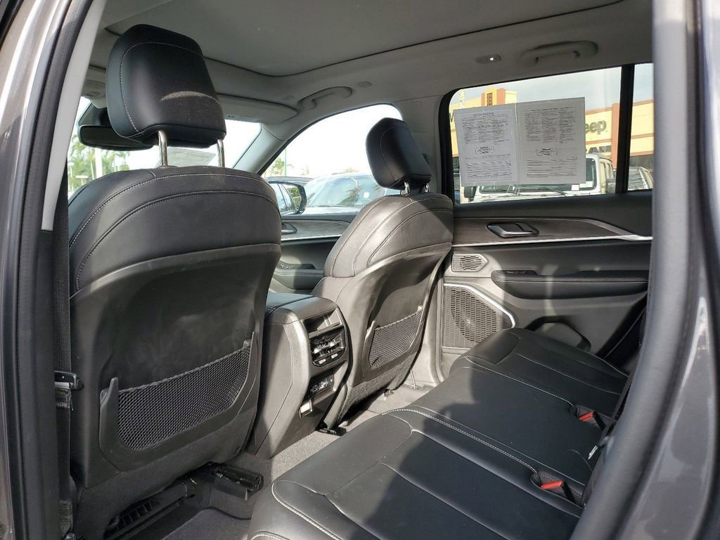 Used 2022 Jeep Grand Cherokee Limited image 10
