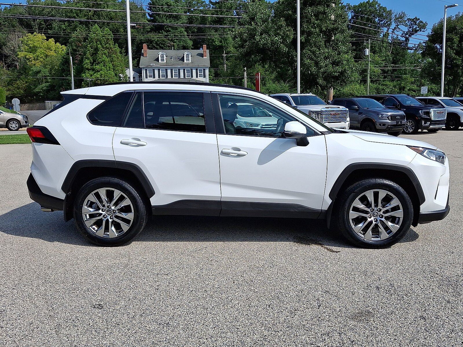 Used 2020 Toyota RAV4 XLE Premium AWD/4WD image 26