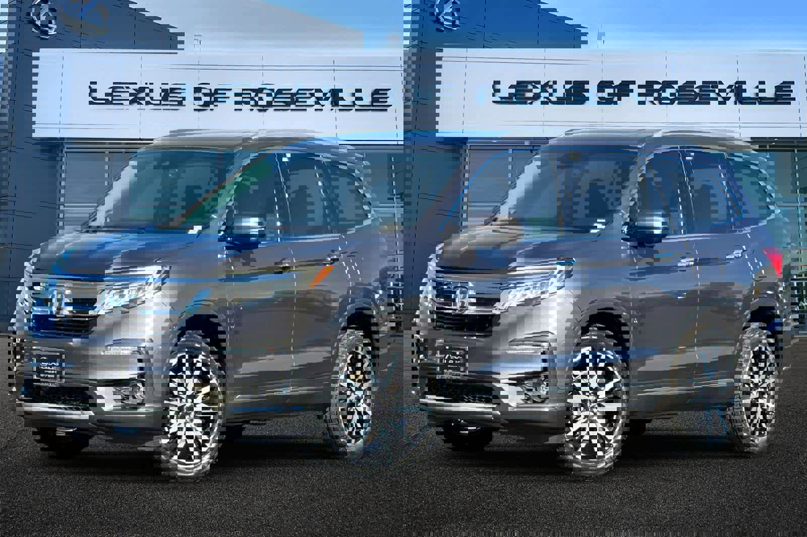 Used 2019 Honda Pilot Touring image 1